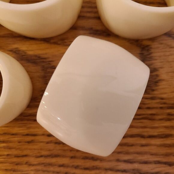 Oval Plastic Napkin Rings Set of Eight Creamy White 60s-70s Retro Vintage - Picture 7 of 7
